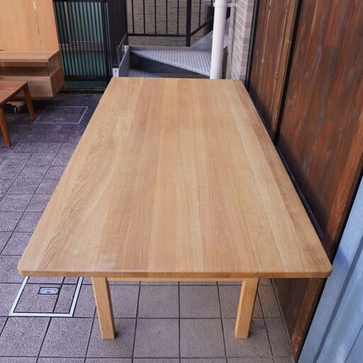 デンマークのFREDERICIA(フレデリシア) よりボーエ・モーエンセンデザイン6284 オーク無垢材 ダイニングテーブル。スリムで美しいラインと高い耐久性を合わせもった存在感のあるテーブルです。CA218