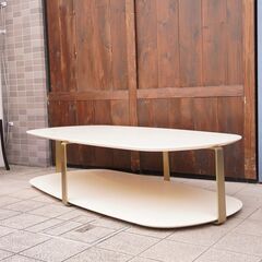 arflex(アルフレックス) のルドヴィカ＋ロベルト・パロンバデザインGRAN(グラン) リビングテーブル。ゆるやかな曲線と安定感の漂う美しいセンターテーブルはリビングをモダンで洗練された空間に。CA226