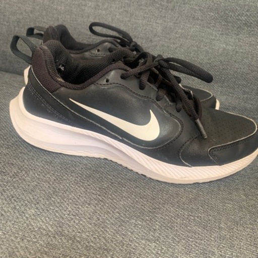 人気カラーの ナイキ スニーカー 22 5 センチ 新品 スニーカー