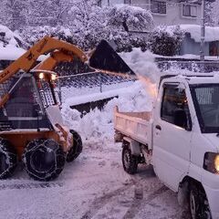 駐車場除雪、排雪、屋根カーポート雪おろし、玄関周り他。 − 山形県