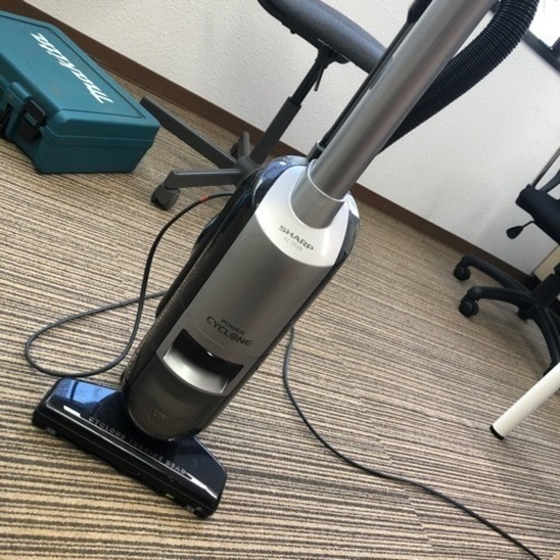 シャープコード付きサイクロン掃除機 (チロル) 飯田橋の家具の中古