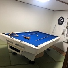 ビリヤード台BRUNSWICK (ブランズウィック) とテーブル&チェアー