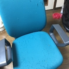 【引渡し者決定】ターコイズブルーの椅子