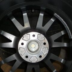 もう少しで雪の季節購入価格の半値以下の価格です　２２５/６５ー１７アルミホイル（新品に近い）