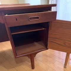 （格安美品）北欧 デンマーク製　Svend Aage Madsen（スヴェンド アジ マドセン）デザイン　両袖デスク　アンティーク 家具