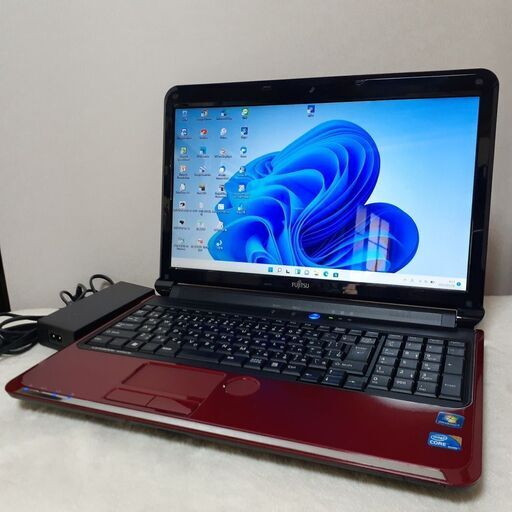 【取引中です】Fujitsu　LIFEBOOK　SSD搭載　Wi-Fi　ブルーレイ　webカメラ　テンキー付き　Windows11