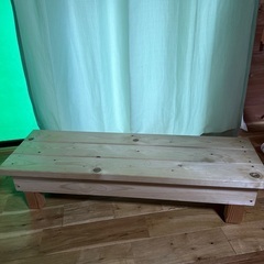 木製のベンチ