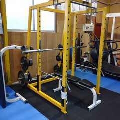 【ウェイトラック】＋【ベンチ】＋【オリンピックバー20㌔1本】＋【20㌔プレート4枚】をセットで！