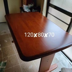 【ネット決済】木製4人掛けテーブル 回転式チェア