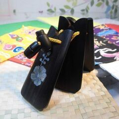 2.500円　花柄螺鈿　沖縄楽器(三板)サンバ　化粧袋付き　　