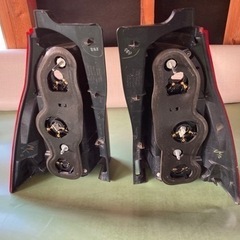 ハイラックスサーフ215後期　純正テールランプ