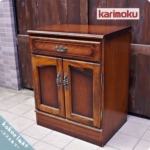 Karimoku(カリモク家具)の人気シリーズCOLONIAL(コロニアル)のQC1905 キャビネット/木扉です。アメリカンカントリースタイルのクラシカルなサイドボードはお部屋を上品な空間に♪CA231