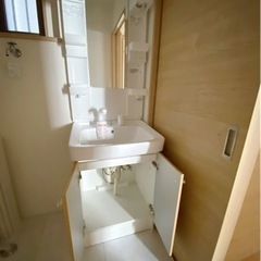 破格の値下げ！LIXIL収納付き洗面台(混合水栓付き)&照明コンセント付きミラーキャビネットセット