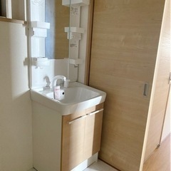 破格の値下げ！LIXIL収納付き洗面台(混合水栓付き)&照明コンセント付きミラーキャビネットセット