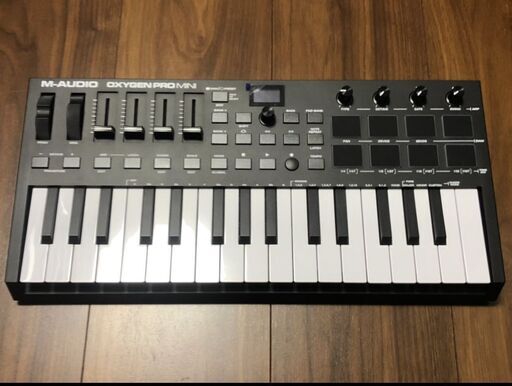 M-Audio Oxygen Pro Mini 32　MIDIキーボード 32ミニ鍵盤