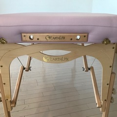 アメリカ　アースライト社製　マッサージテーブル（施術用ベッド)　