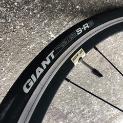 ロードバイク　GIANT ヘルメット付き　値下げ［取り引き中]