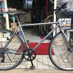 ガンメタリックのクロスバイク とても綺麗です