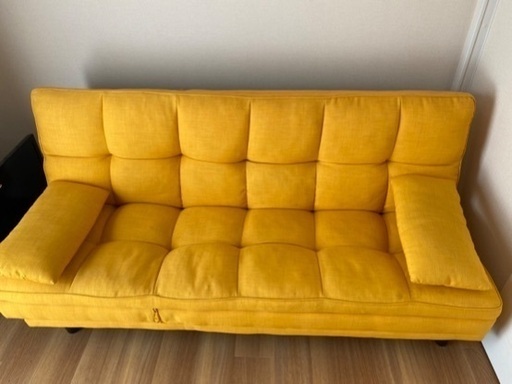 黄色いソファベッド