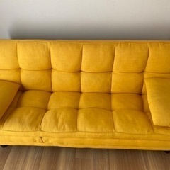 黄色いソファベッド