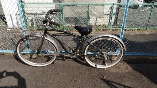 中古自転車、タイヤが太く、溝タイヤのパターンが、大きいです。