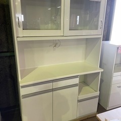 新品の食器棚です！1本限り19800円