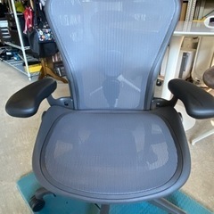 大人気ハーマンミラー!! フルスペックオフィスチェア!! アーロンチェア リマスタード AER1B23DW 稼働肘