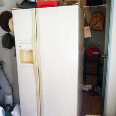 無料にします　ジェネラルエレクトリックの大型2ドア冷蔵庫です  ...