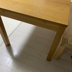 IKEAダイニングテーブル伸縮タイプ（椅子２つ）