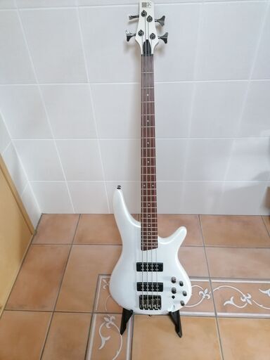 IbanezSR300e-PWベースギター