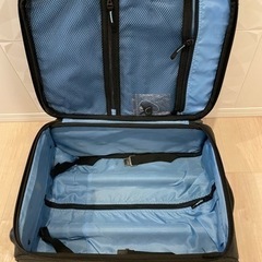 機内持込用小型スーツケース − 東京都
