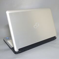 即使用可 シルバー ノートパソコン 15.6型 富士通 AH530/3B 中古美品 Core i3 4GB DVDRW 無線 Wi-Fi webカメラ Windows10 Office