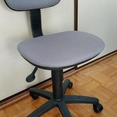 【ネット決済・配送可】キャスター付事務用椅子