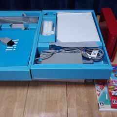 【中古】Wii 2台(白/赤) + ソフト2本