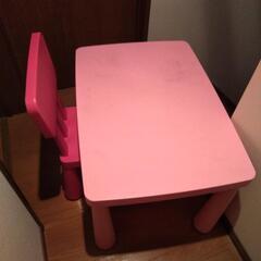 ピンクの机と椅子セット