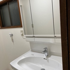 TOTO洗面台と三面鏡と床給水ユニット