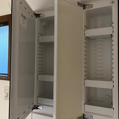 TOTO洗面台と三面鏡と床給水ユニット