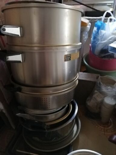 差し上げます　鍋類、茶碗、皿、湯呑み　蒸し鍋など