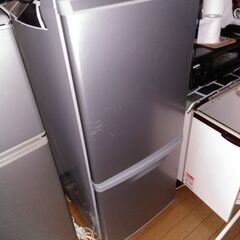 引越し残置物の冷蔵庫　2台有。今日は動いてました。無償で引き取っ...