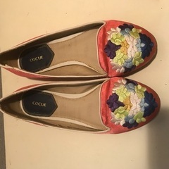 Cocue 花柄刺繍パンプス