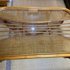 籐のテーブル（夏用）の画像