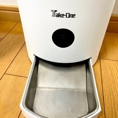 ＊美品TakeOne＊ テイクワン 見守りカメラ付きペット自動給餌機 Take-One P1 ホワイト