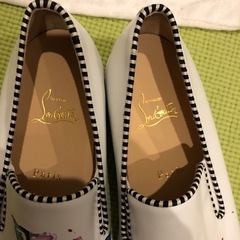 ルブタンLOVEプリント