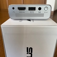出張プレゼンに最適！本体307gキャリングケース付プロジェクター