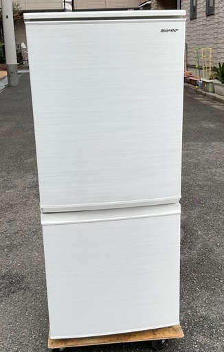 【RKGRE-803】特価！シャープ/137L 2ドア冷凍冷蔵庫/どっちもドア/SJ-D14F-W/中古品/2020年製/当社より近隣無料配達！