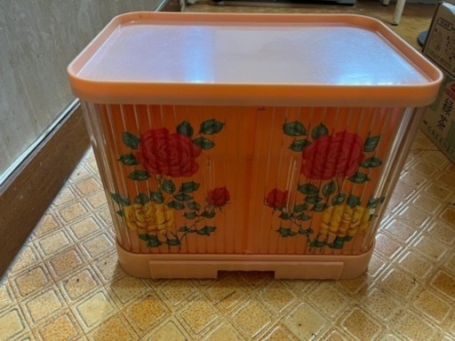 昭和レトロな食器入れ