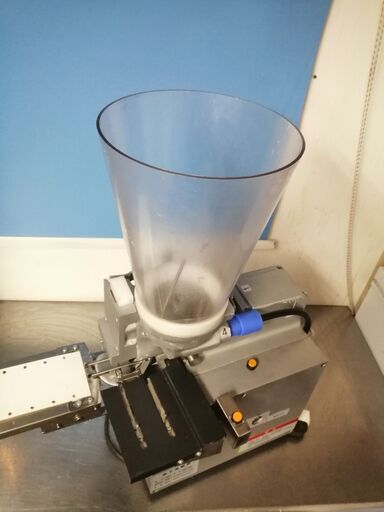 業務用　自動操作　小型　卓上餃子製造機　餃子機器