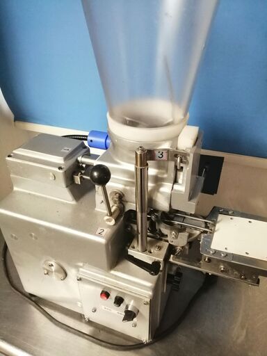 業務用　自動操作　小型　卓上餃子製造機　餃子機器
