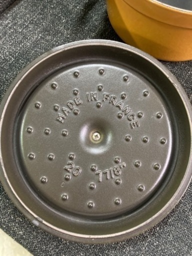 staub  ピコ ココット ラウンド 20cm 両手 ホーロー 鍋 IH対応  リサイクルショップ宮崎屋住吉店 22.1.24  y staub ピコ ココット ラウンド 20cm 両手 ホーロー 鍋 IH対応