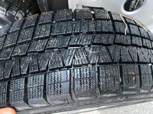 プリウス ノア ヴォクシー 195/65R15 にくく スタッドレスタイヤ 7〜8分山 